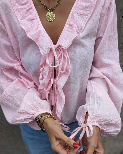 Blusa com Folhos e Laço à Frente em Tecido Leve e Mangas Bufantes