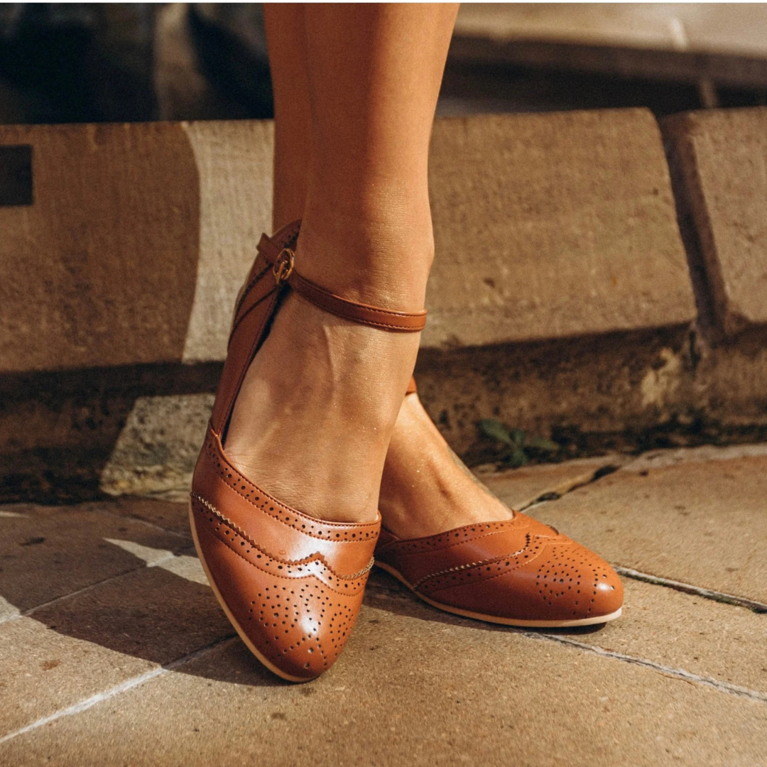 Sapatilhas Femininas de Design Vintage com Perfurações