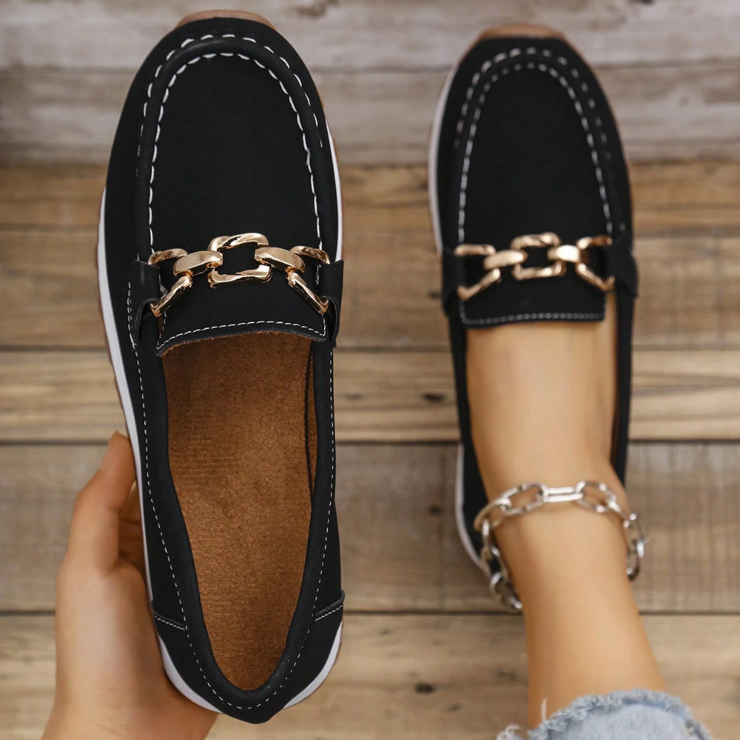 Mocassins em Pele com Fecho de Fivela Dourada para Mulher