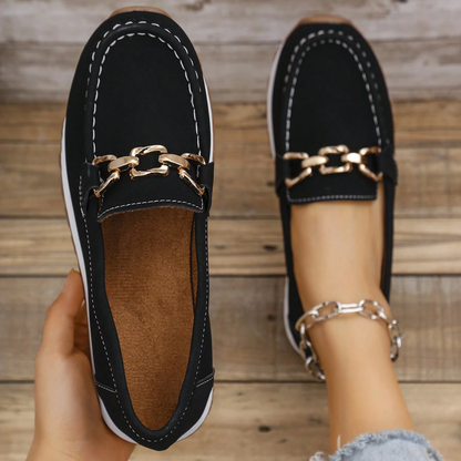 Mocassins em Pele com Fecho de Fivela Dourada para Mulher