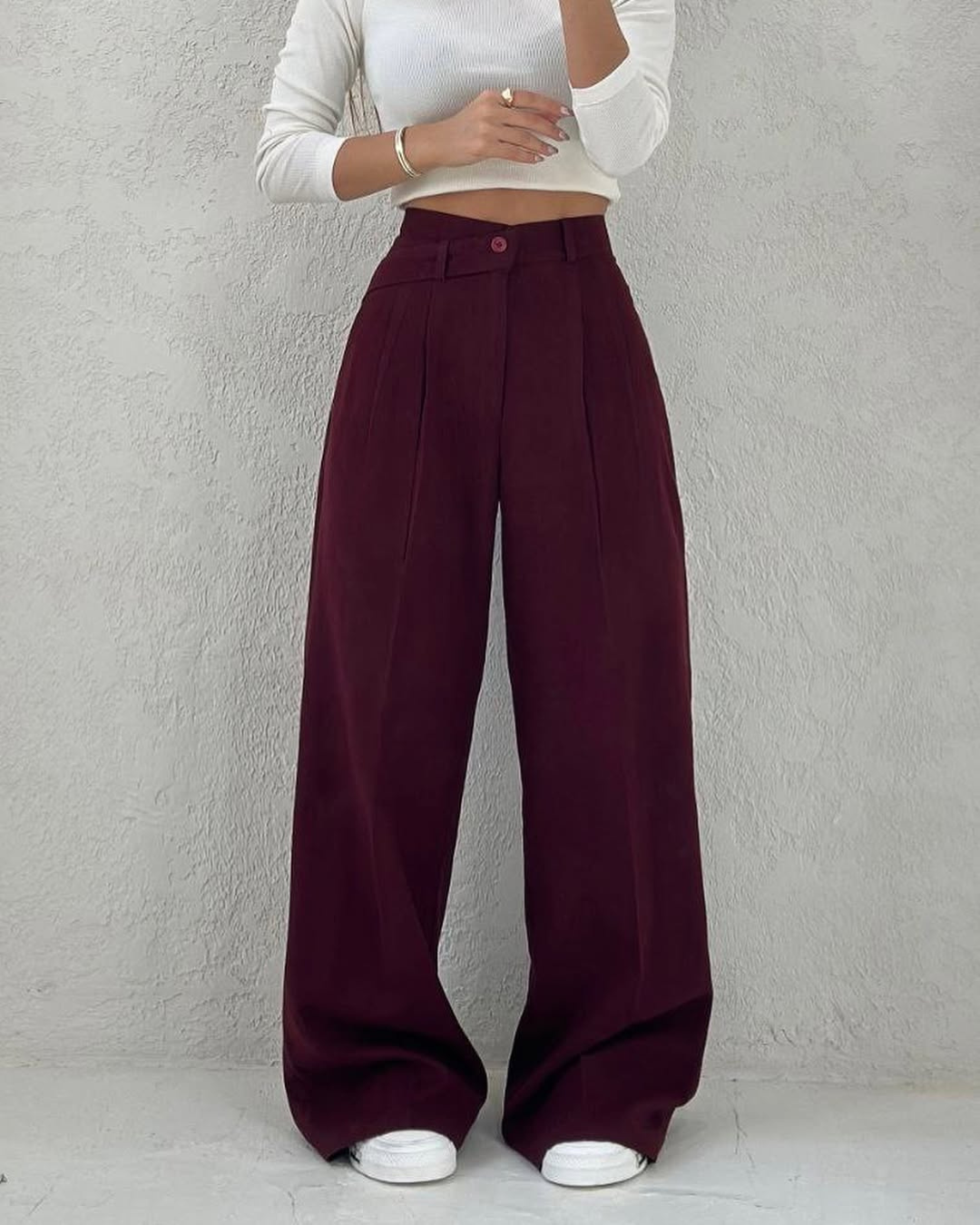 Calças largas casuais para mulher com estilo clássico