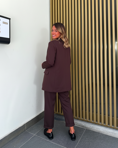 Conjunto de Casaco e Calças de Corte Moderno para Mulher
