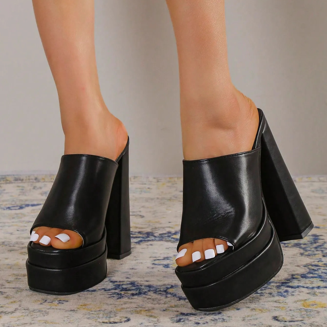 Sandálias minimalistas com plataforma, salto alto e biqueira aberta