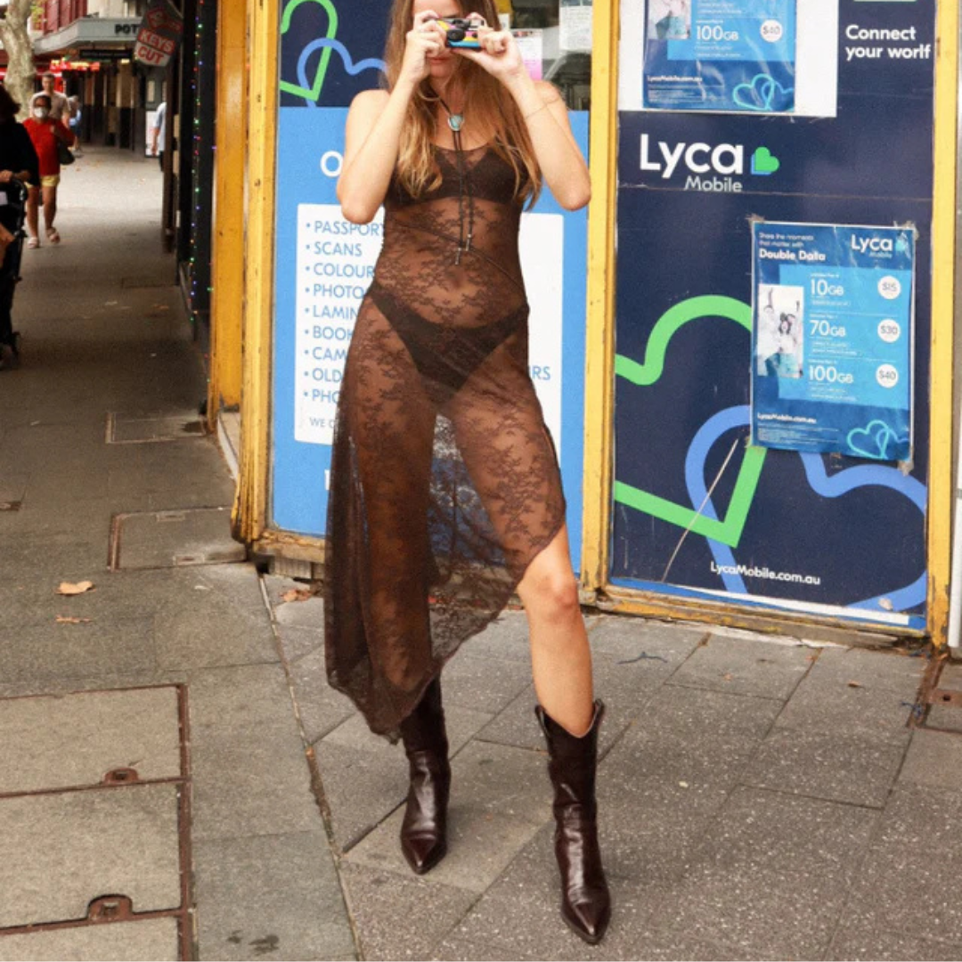 Botas de Couro Castanho com Biqueira Pontiaguda e Salto Baixo de Madeira