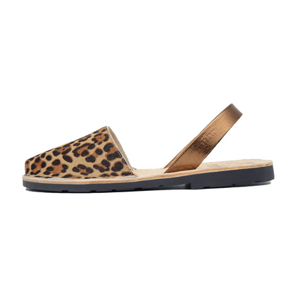 Sandálias rasas de dedo aberto