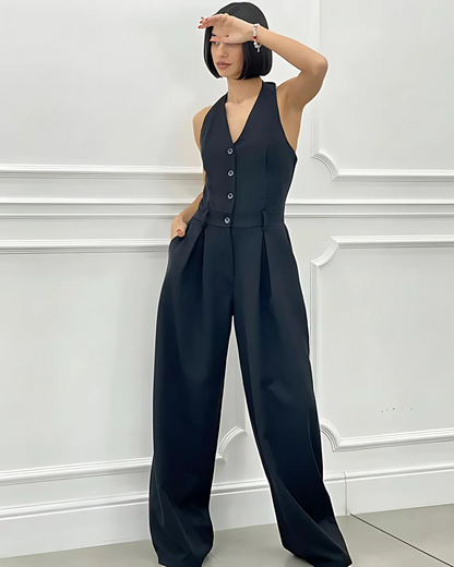 Macacão Sem Mangas com Botões à Frente e Corte em V