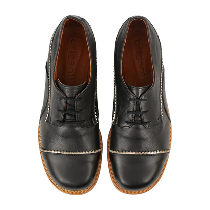 Sapatos de couro de mulher com salto baixo