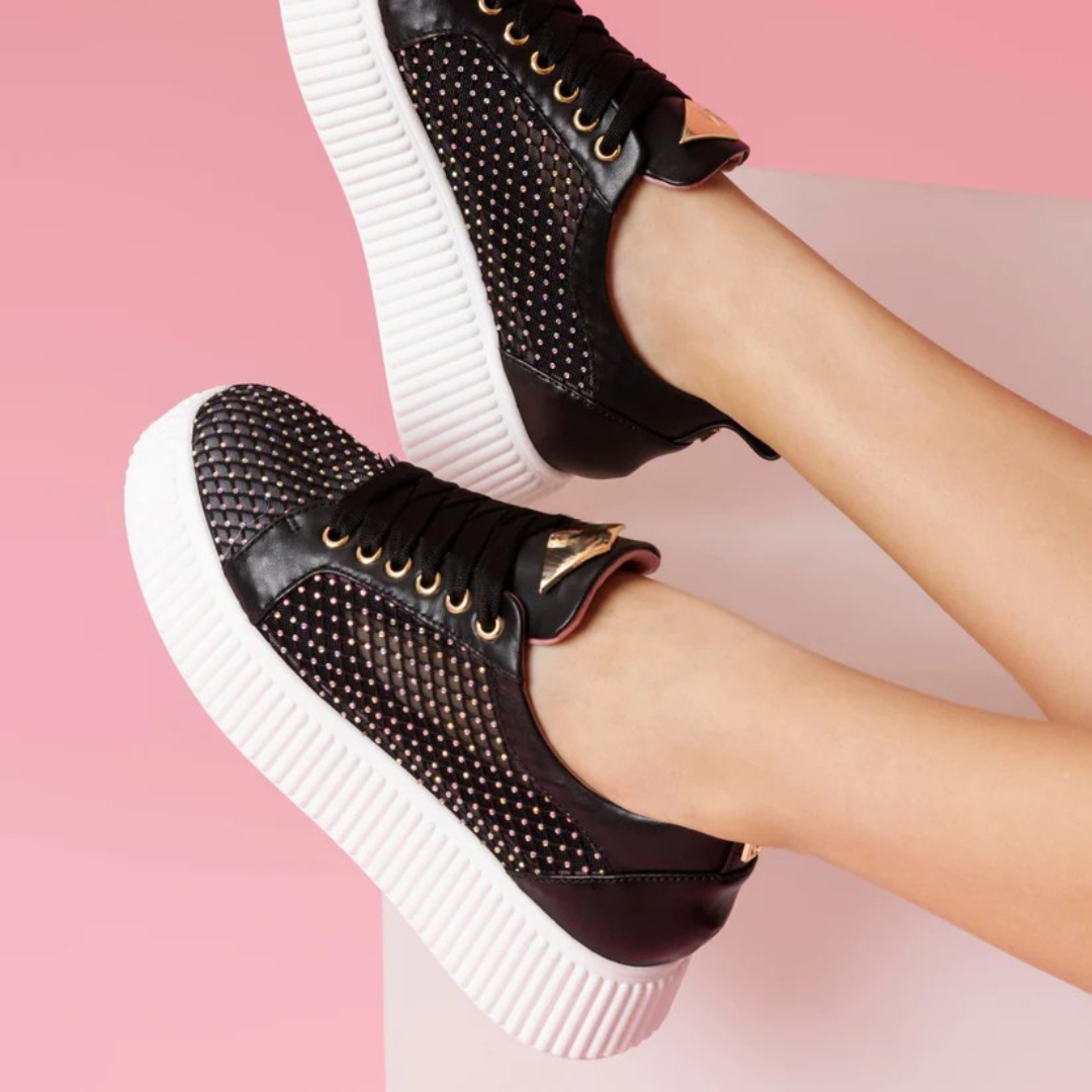 Sapatilhas de Cano Alto Pretas com Design Decorativo em Malha e um Brilho