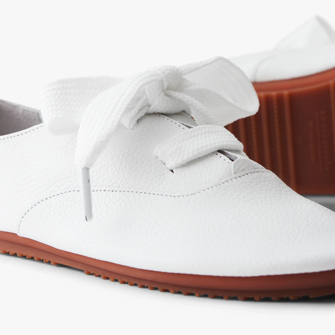 Calçado em Pele e Sola Flexível para Mulher