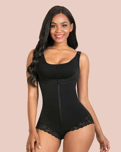 Body de controlo do ventre com pormenores em renda