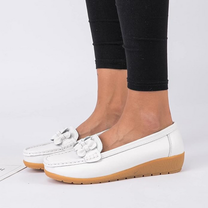 Sapatos de couro com sola ortopédica para mulher