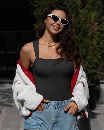 Body com alças largas e corte justo