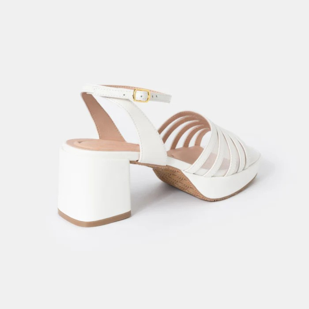 Sandálias com Plataforma e Tiras Cruzadas para um Estilo Confortável e Elegante