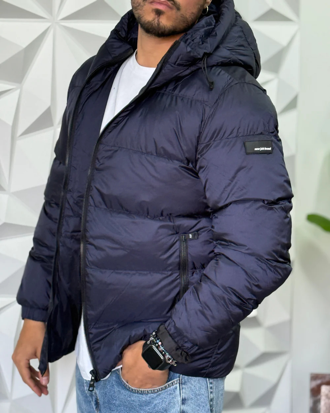 Casaco acolchoado com capuz de estilo urbano para homem