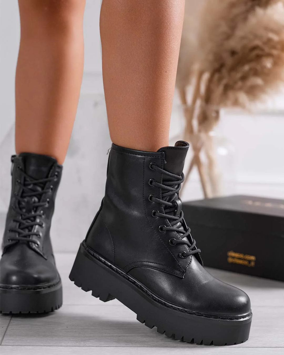 Botins Femininos de Salto Alto com Cordões para Mulher