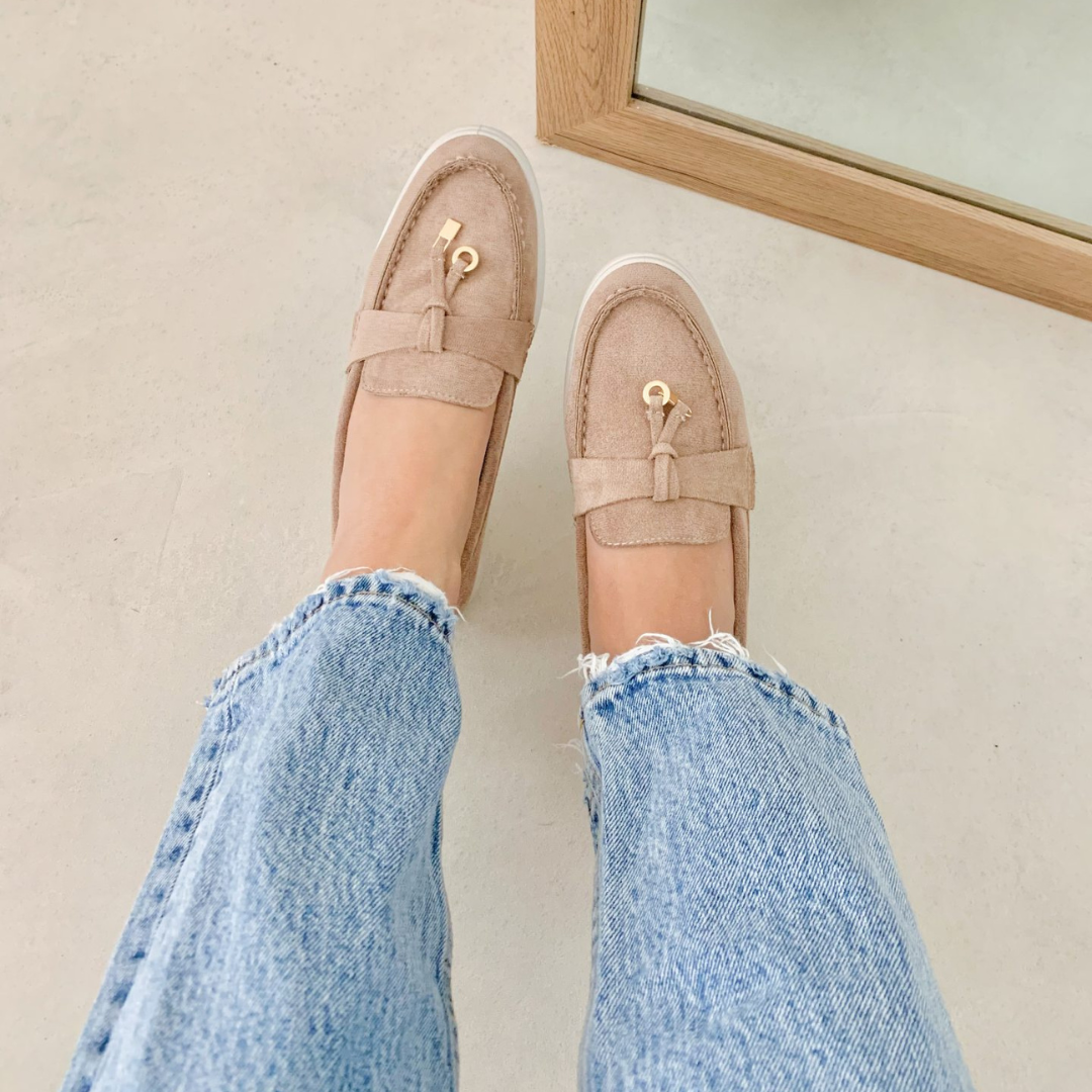 Mocassins Unicolor para Mulher com Pormenores Metálicos Dourados