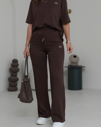 Conjunto feminino com estilo minimalista