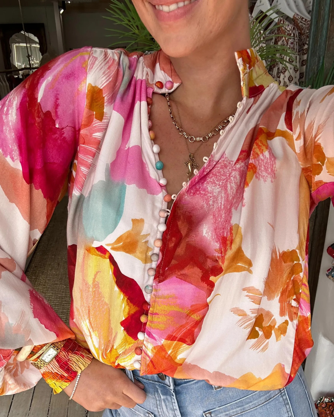 Blusa folgada com decote em V e mangas compridas