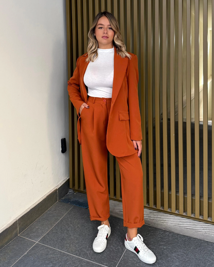 Conjunto de Casaco e Calças de Corte Moderno para Mulher