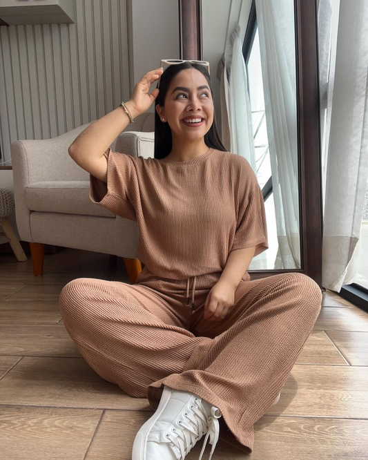 Conjunto de Duas Peças com Textura Canelada e Calças Palazzo