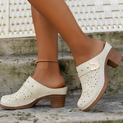 Sandálias femininas de biqueira fechada com salto