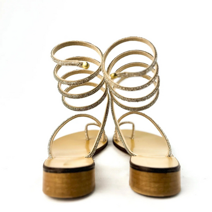 Sandálias rasas com tiras em espiral e brilhantes