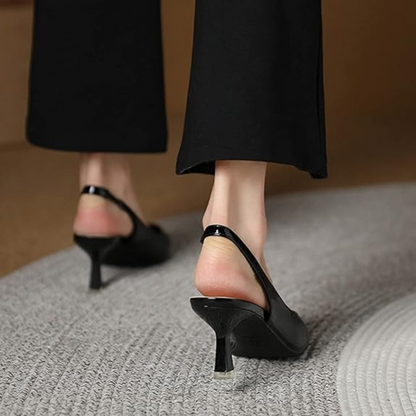 Sapatos de Salto Alto com Acabamento Brilhante e Bico Fino para Mulher