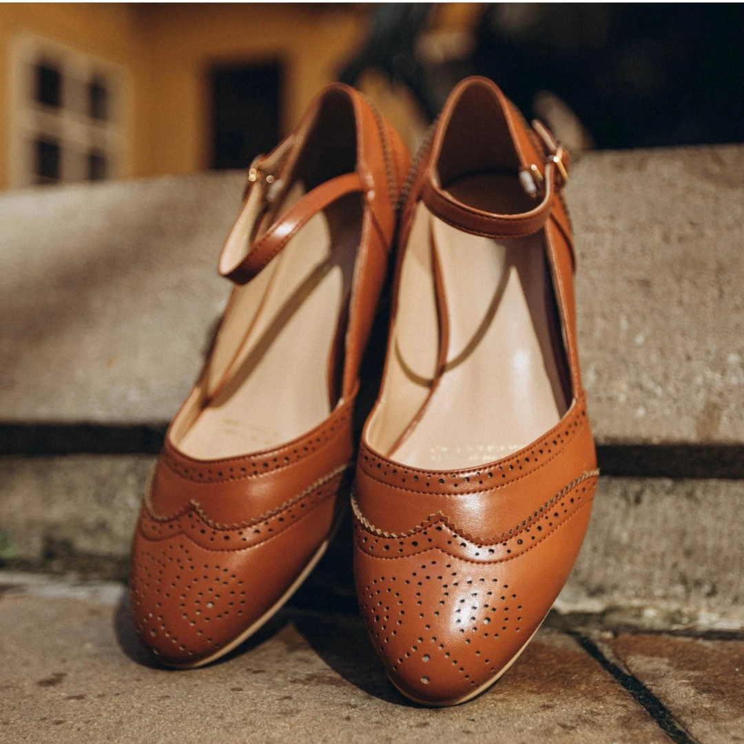 Sapatilhas Femininas de Design Vintage com Perfurações