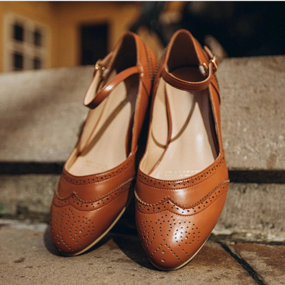 Sapatilhas Femininas de Design Vintage com Perfurações