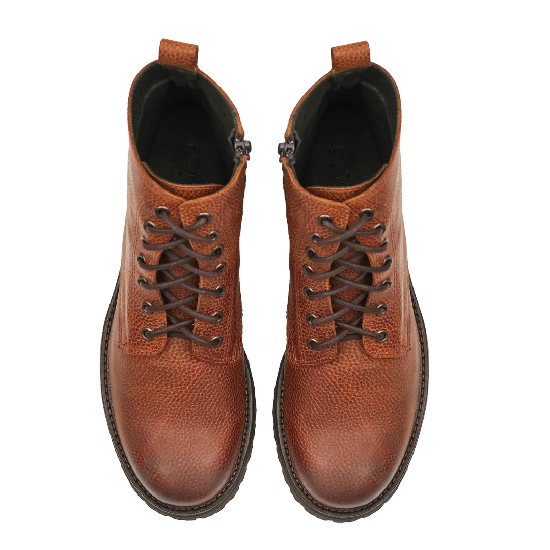 Botas de couro para mulher com design clássico