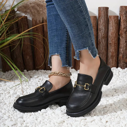 Mocassins de Couro para Mulher com Pormenores de Fivela Dourada