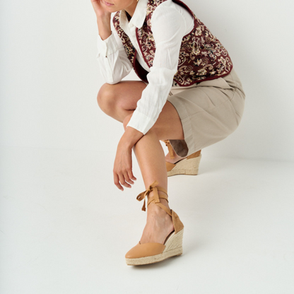 Sandálias de juta, com salto alto e ajuste de tiras