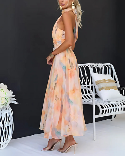 Vestido comprido com decote haltere com estampado de aguarela e costas abertas