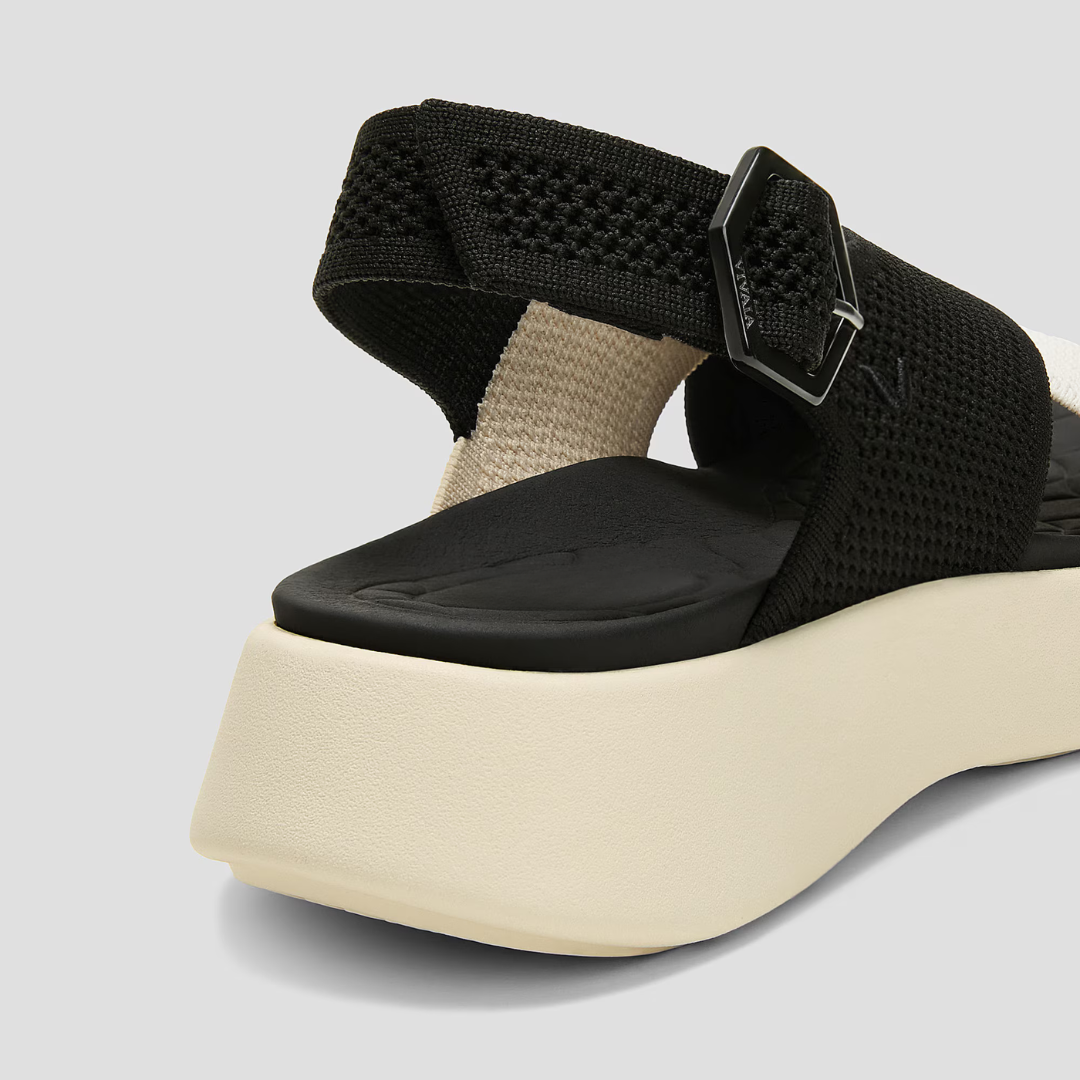 Sandálias desportivas com tiras cruzadas e sola ergonómica