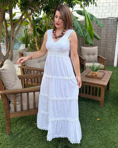 Vestido de verão longo com rendas e bordados