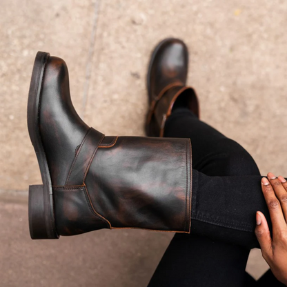 Botas de couro estilo vintage para mulher