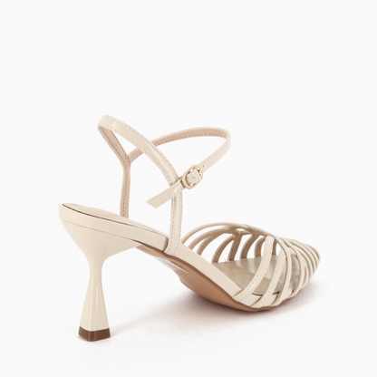 Sandálias de Cano Alto e Tiras Cruzadas para um Estilo Elegante