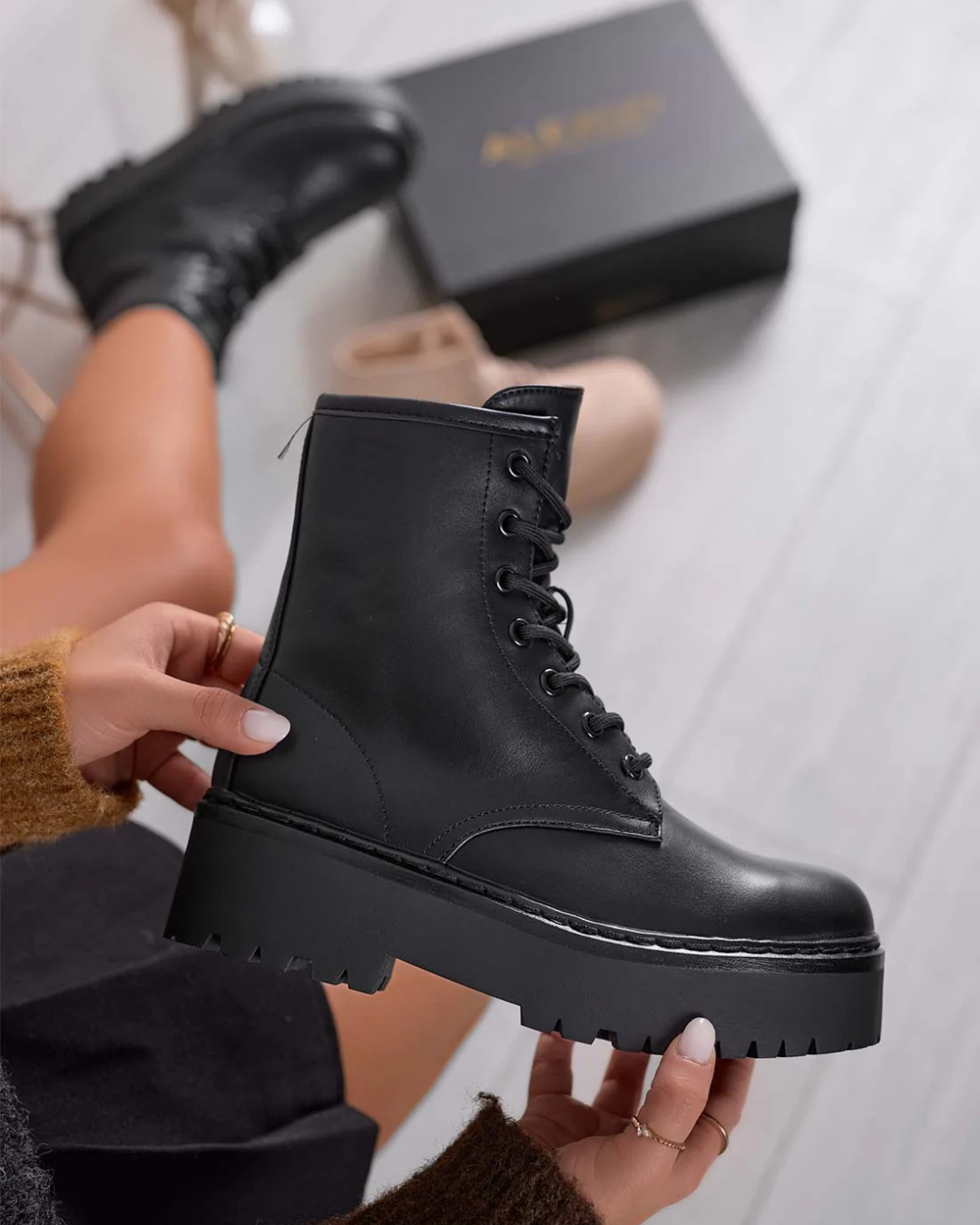 Botins Femininos de Salto Alto com Cordões para Mulher