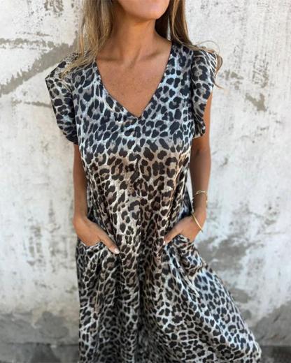 Macacão feminino com decote em V e estampa de leopardo