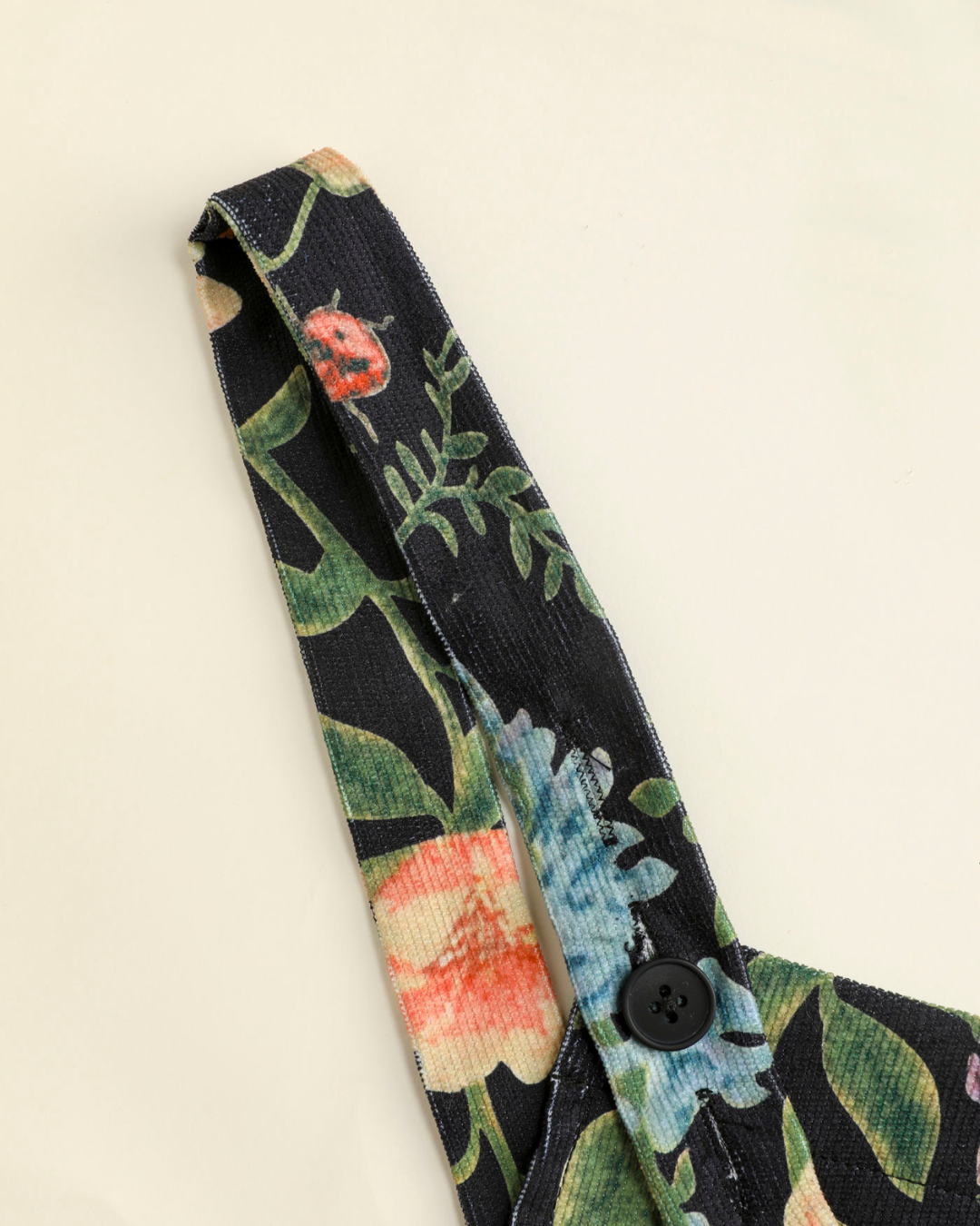 Macacão de Veludo Cotelê com Estampa Floral e Botões Frontais