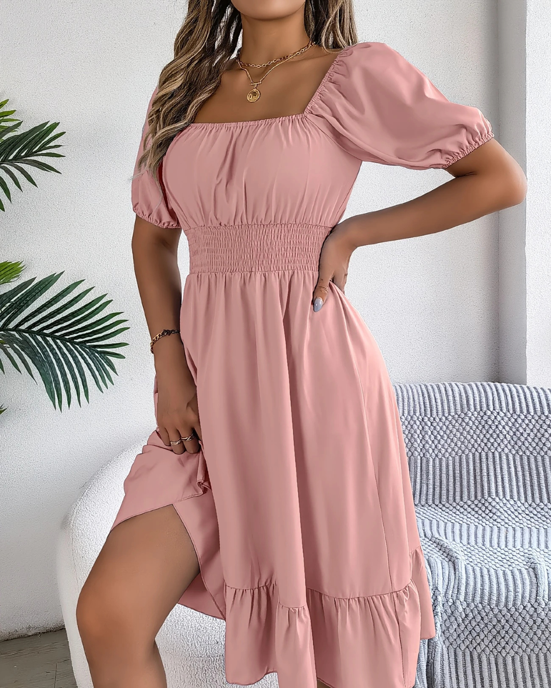 Vestido Elegante com Mangas Bufantes e Decote Quadrado