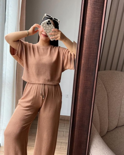Conjunto de Duas Peças com Textura Canelada e Calças Palazzo