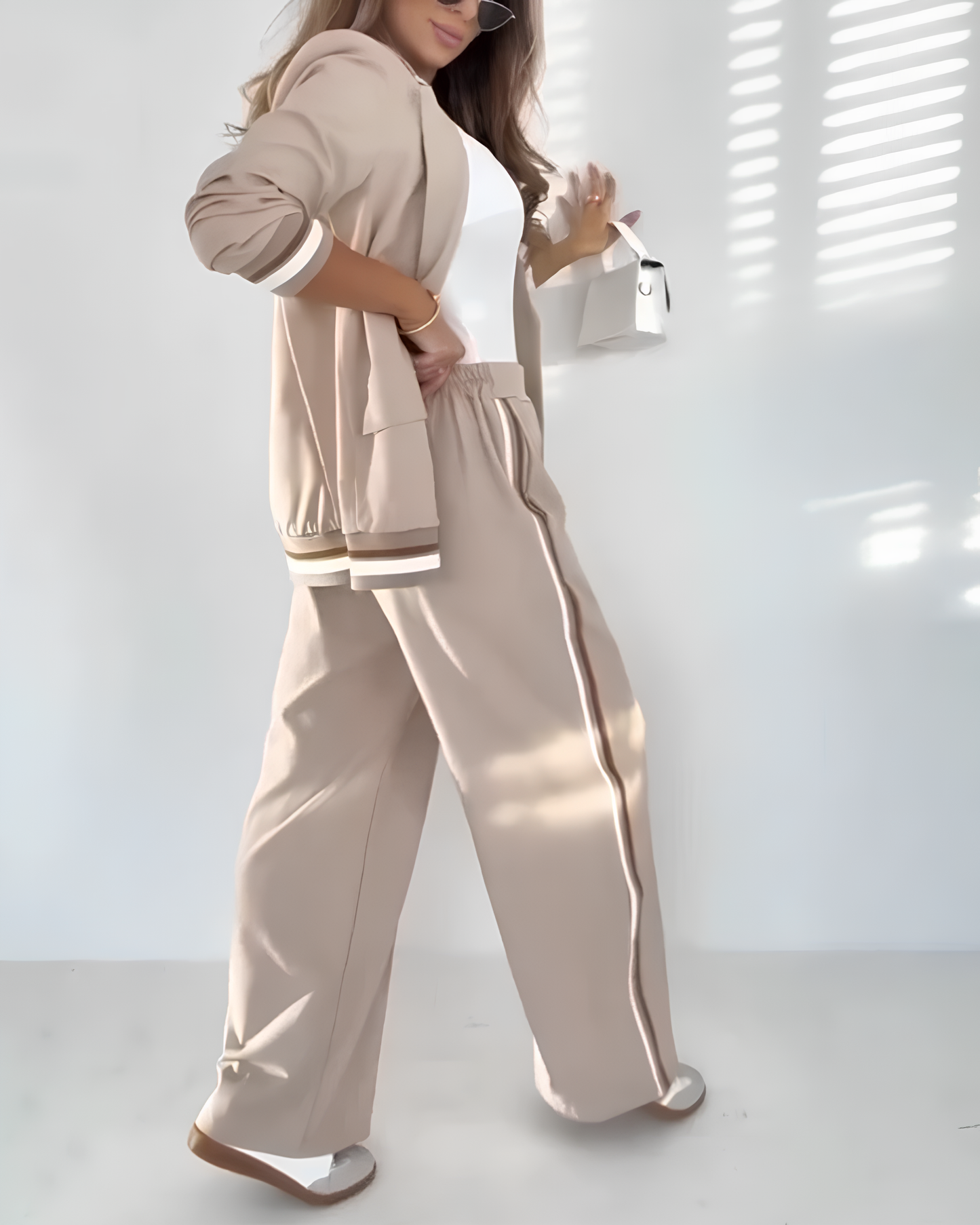 Conjunto Elegante de Blazer e Calças Palazzo em Bege Estilo Sofisticado e Moderno