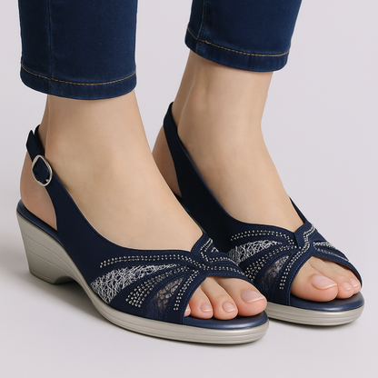 Sandálias de Cunha com Pormenores Brilhantes e Fecho de Fivela nas Costas