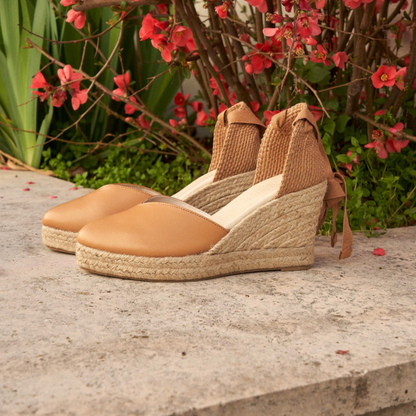 Sandálias de juta, com salto alto e ajuste de tiras