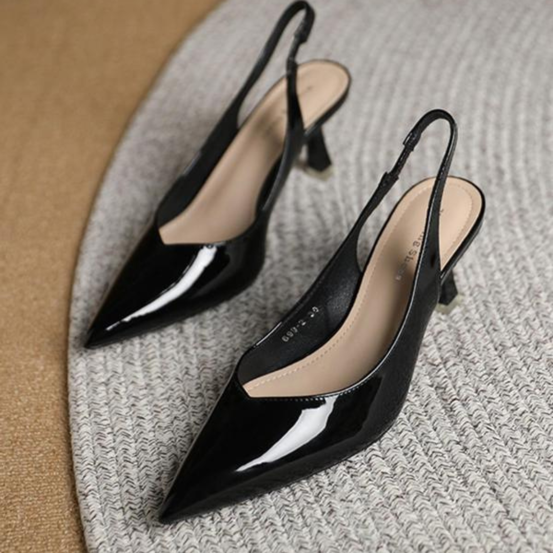 Sapatos de Salto Alto com Acabamento Brilhante e Bico Fino para Mulher
