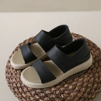 Sandálias elegantes de couro com sola grossa e ergonómica