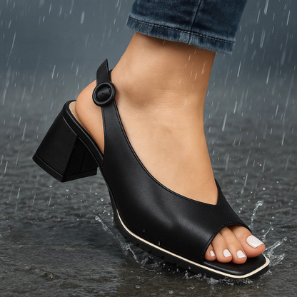 Sandálias elegantes de salto alto