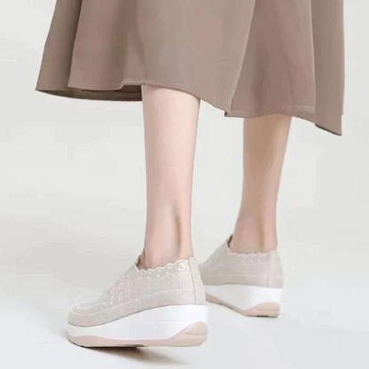Sapatilhas Slip-on Bordadas e Elegantes com Ajuste Elástico