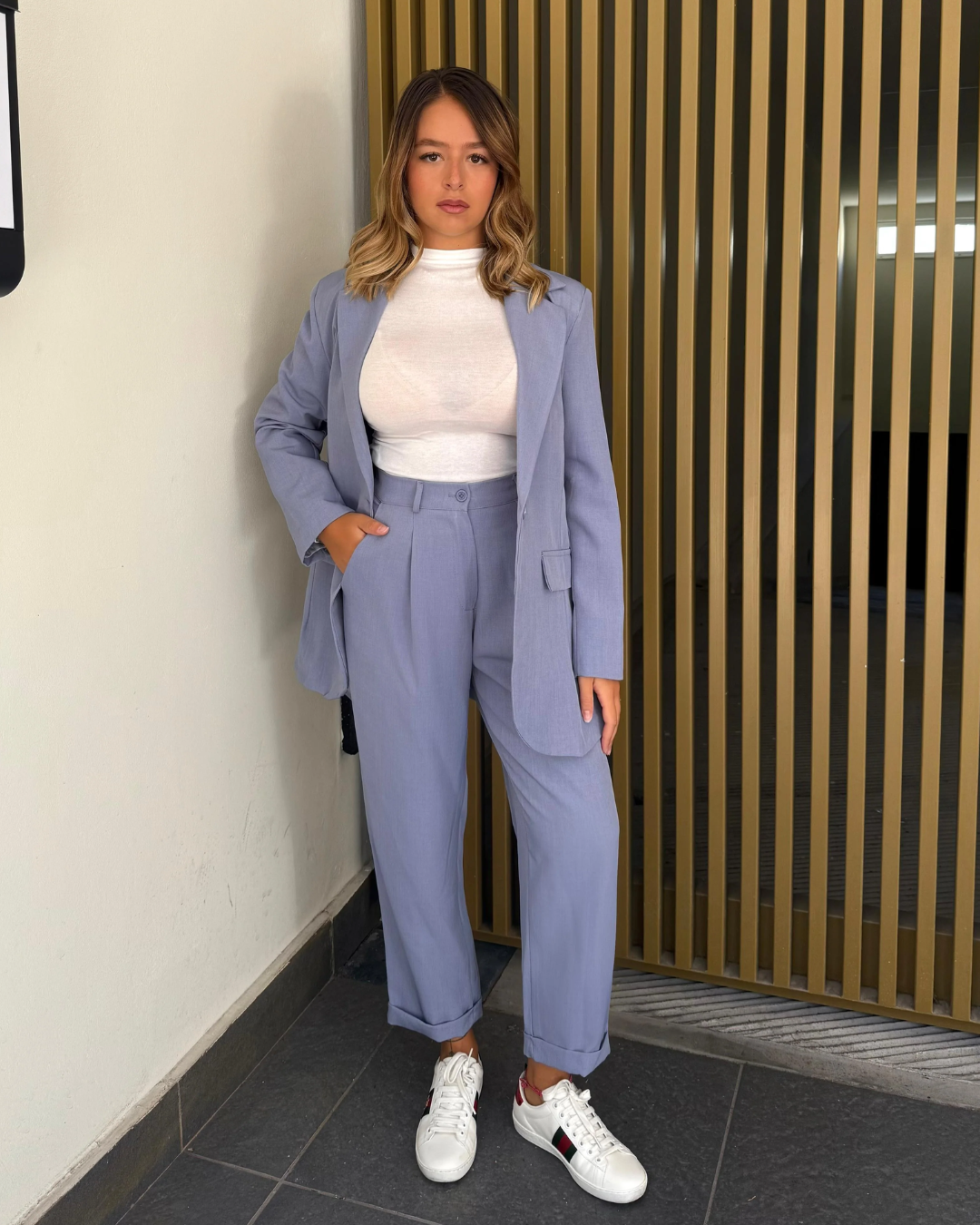 Conjunto de Casaco e Calças de Corte Moderno para Mulher